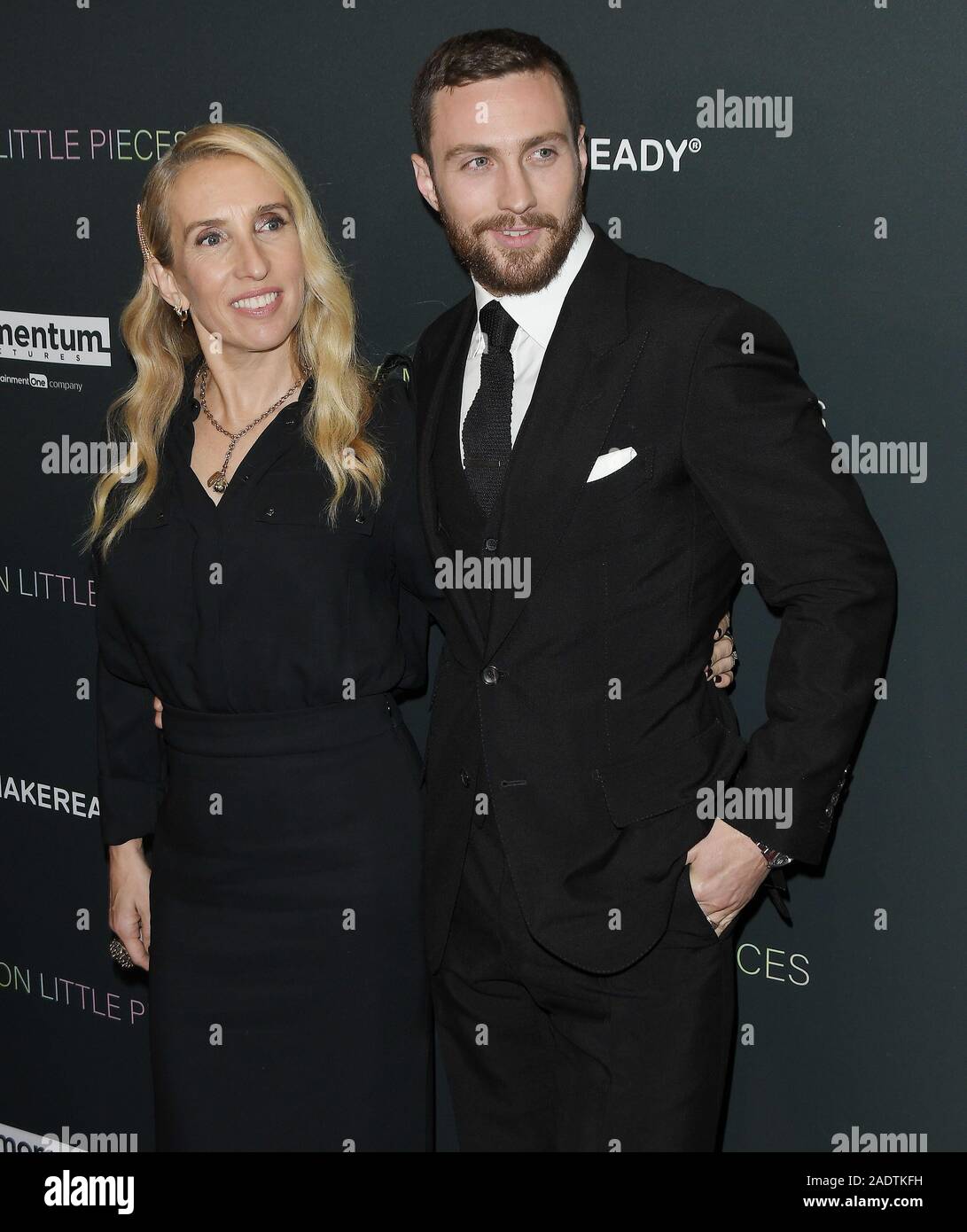 Los Angeles, USA. 08Th Nov, 2019. (L-R) et Aaron Taylor-Johnson Taylor-Johnson Sam à l'élan des photos d'UN MILLION DE PETITS MORCEAUX Projection spéciale tenue à l'hôtel London West Hollywood, CA le Mercredi, Décembre 4, 2019 ?. (Photo par Sthanlee B. Mirador/Sipa USA) Crédit : Sipa USA/Alamy Live News Banque D'Images