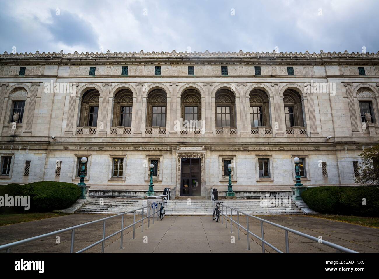 Bibliothèque publique de Detroit, sur l'avenue Woodward, fait partie du Centre Culturel de Detroit quartier historique, Detroit, Michigan, USA Banque D'Images