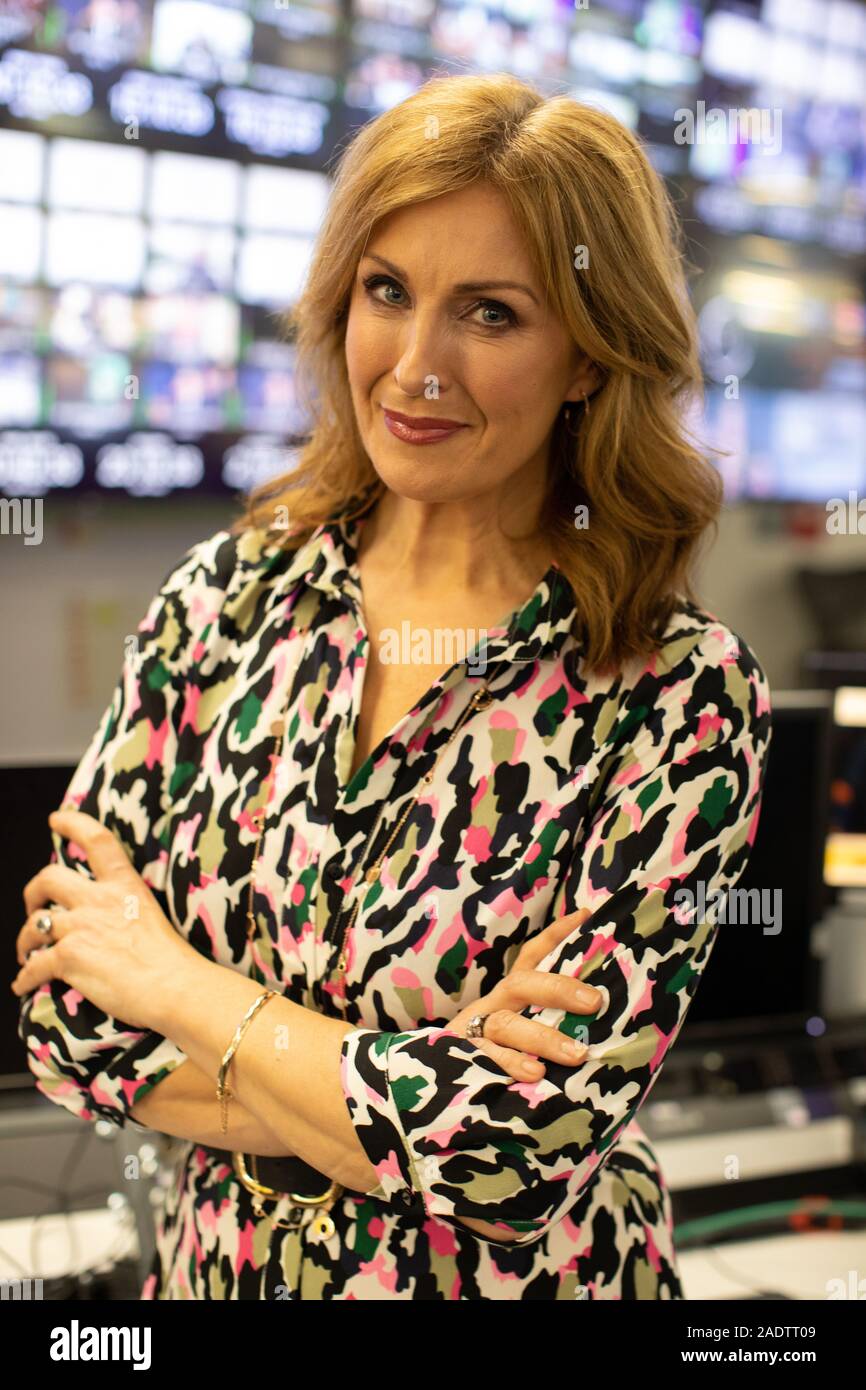 Alison Comyn, journaliste de la télévision irlandaise et diffuseur. Elle présente actuellement le monde céleste News sur Sky News. Photographié à Sky Studios à Osterley, Banque D'Images