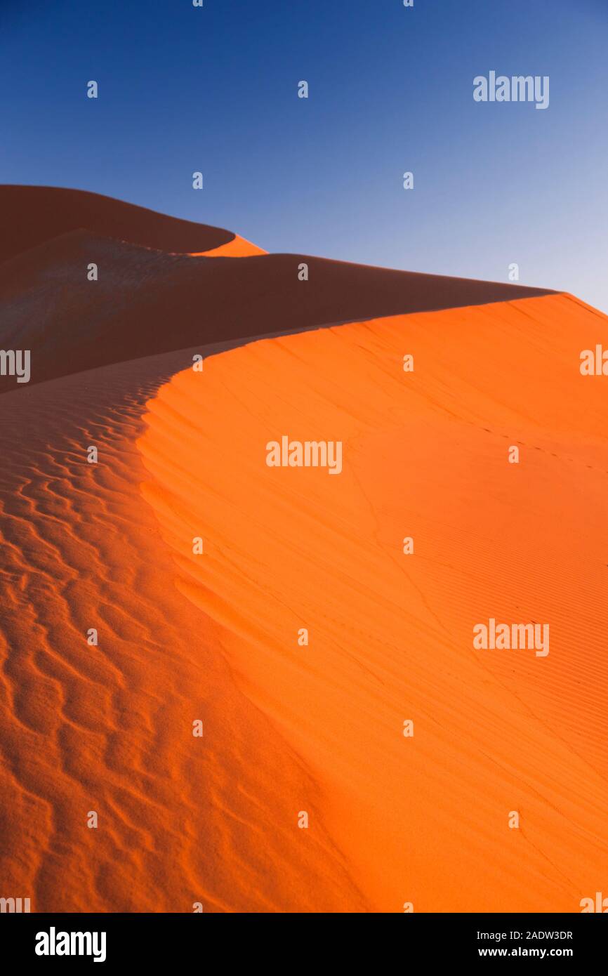 Dunes de sable du matin et point d'ondulation, Sossusvlei, désert du Namib, Parc national du Namib-Naukluft, Namibie, Afrique australe, Afrique Banque D'Images