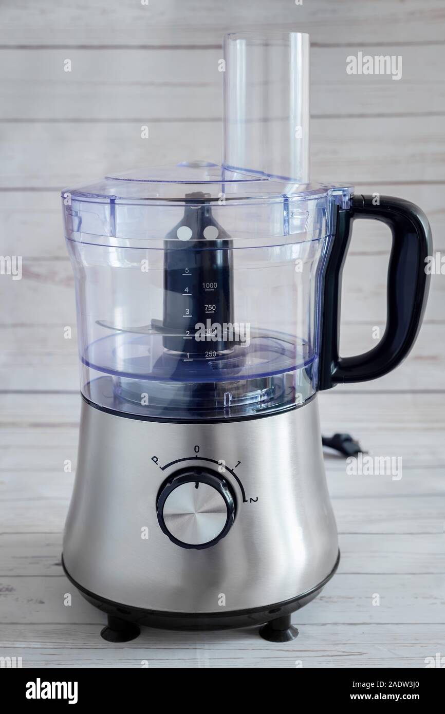 Robot de cuisine pour trancher, hacher les légumes et fruits Banque D'Images