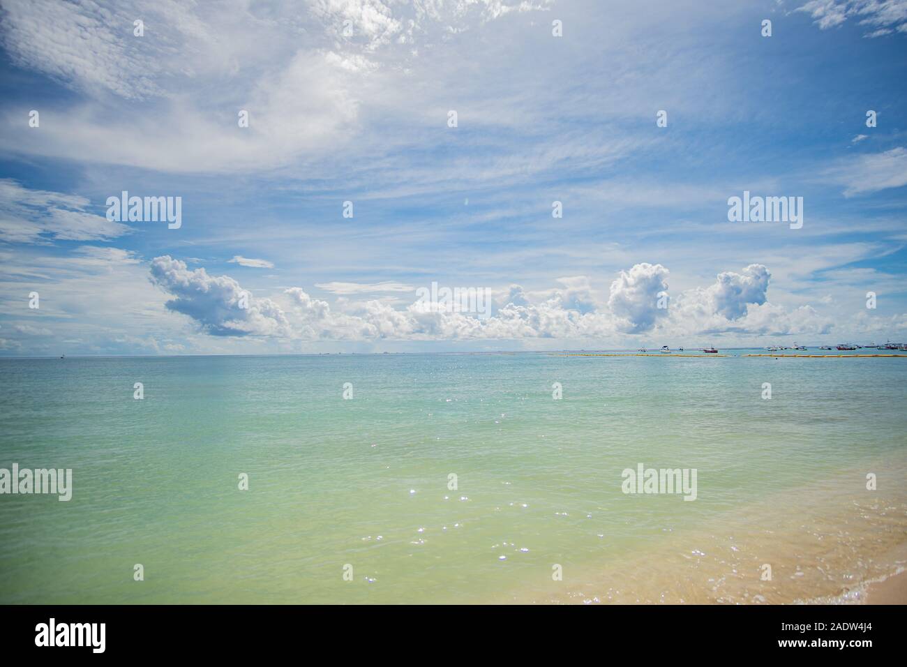 Belle plage mexicaine et ciel à Mer des Caraïbes Banque D'Images