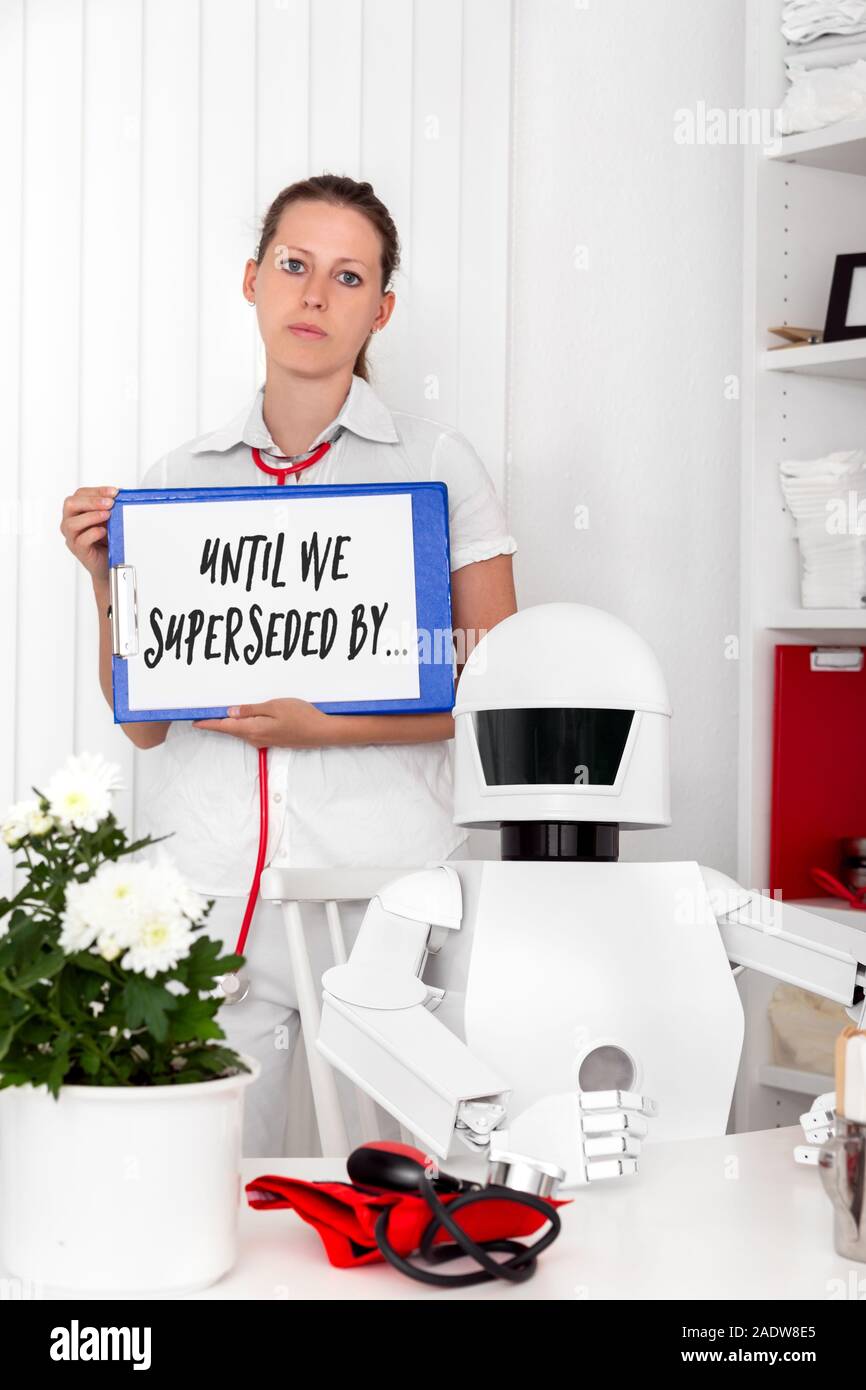 Concept manque de professionnels en emploi médecine, robot autonome en tant que médecin dans la chirurgie Banque D'Images