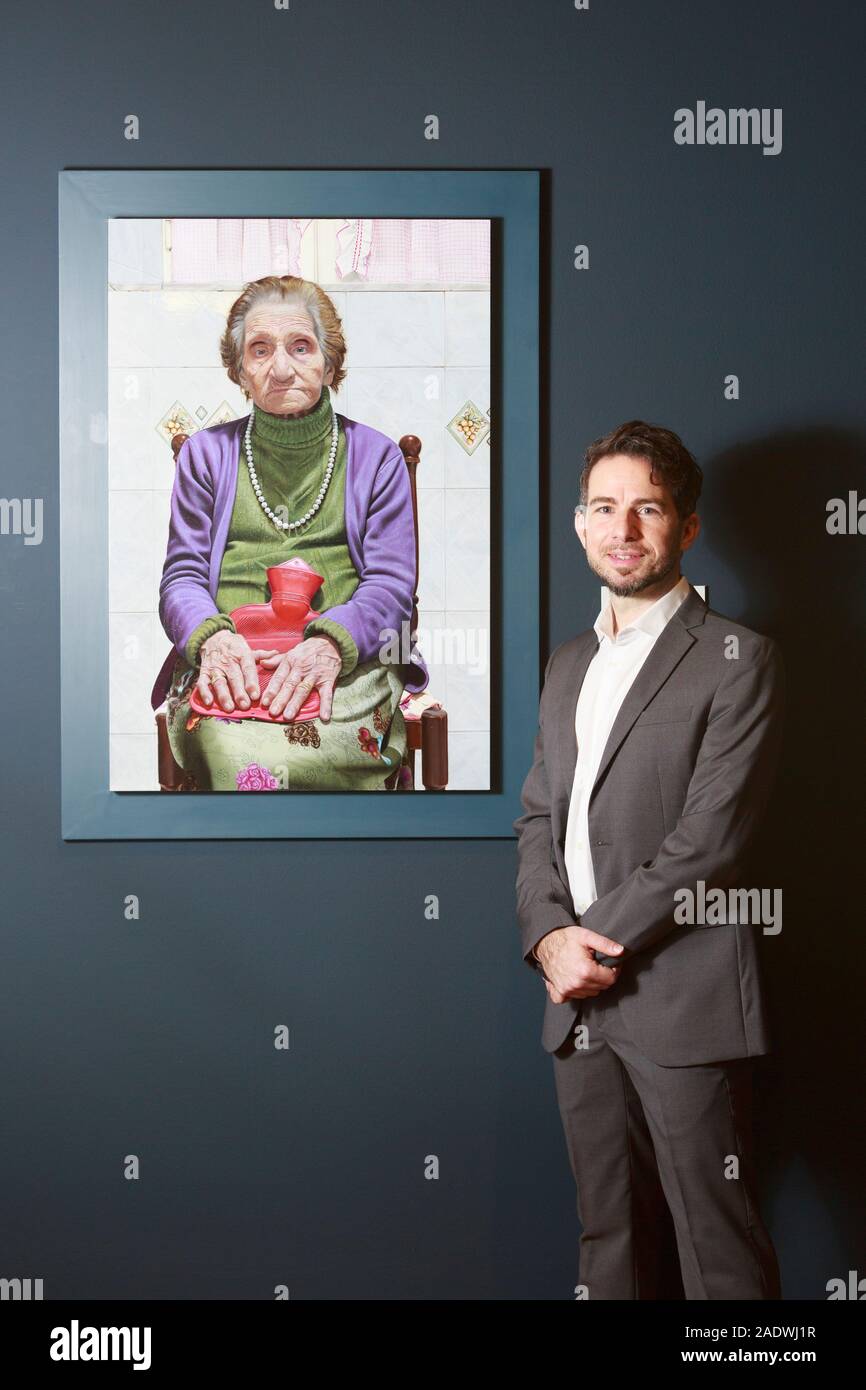 Edinburgh, Ecosse, Royaume-Uni. 5 déc 2019. BP Portrait Award affichage à la National Portrait Gallery d'Edimbourg. Sur la photo : Massimiliano Pironti pour Quo Vadis ? Un portrait de sa grand-mère maternelle de 95 ans. Credit : Pako Mera/Alamy Live News Banque D'Images