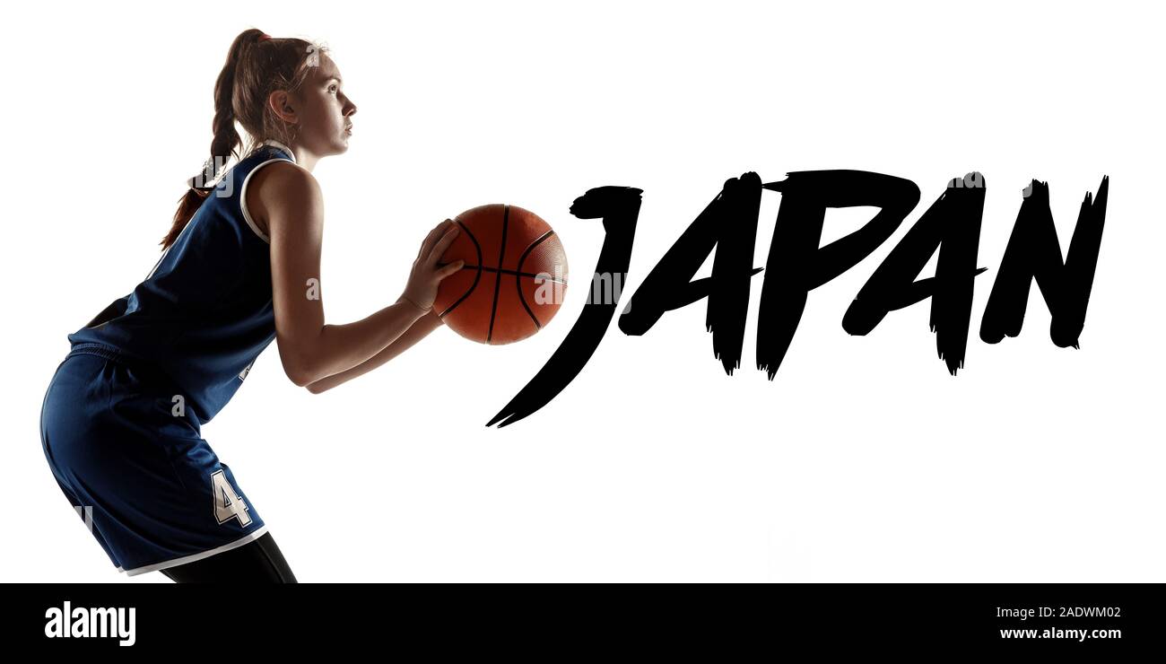 Tokyo, Japon, Jeux Olympiques de 2020. Les jeunes femmes de race blanche de l'équipe de basket-ball en action, motion d'exécuter. Concept du sport, dynamique, mode de vie sain. La formation, la pratique. Flyer pour l'annonce. Banque D'Images