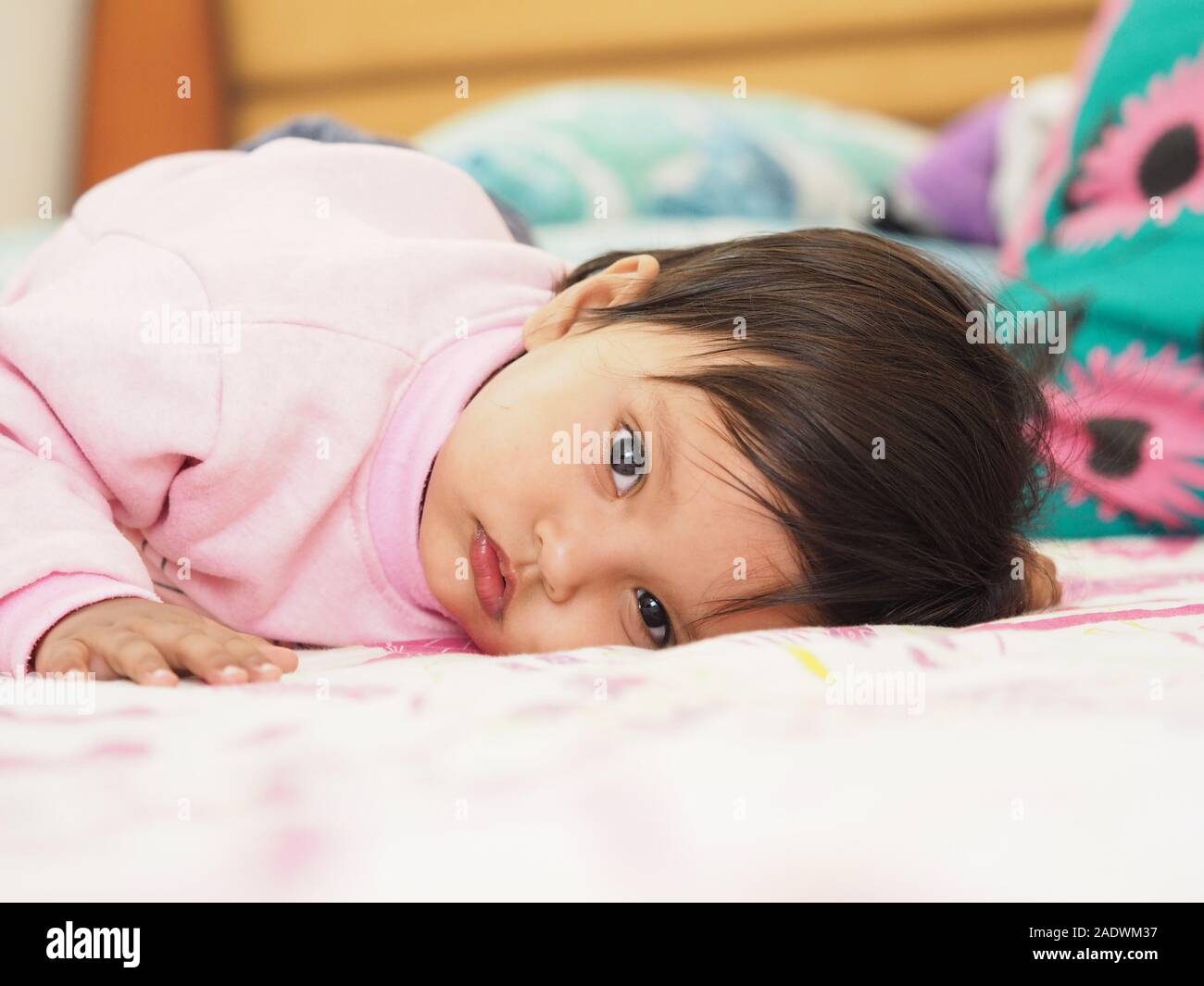 Bebe Fille Indienne Photo Stock Alamy