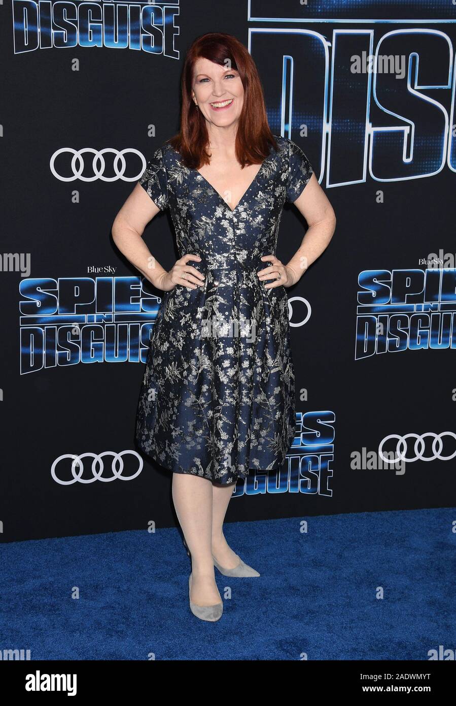 HOLLYWOOD, CA - 04 DÉCEMBRE : Kate Flannery assiste à la première de la 20th Century Fox's 'Spies déguisée" à El Capitan Theatre sur Décembre 04, 2019 à Los Angeles, Californie. Banque D'Images