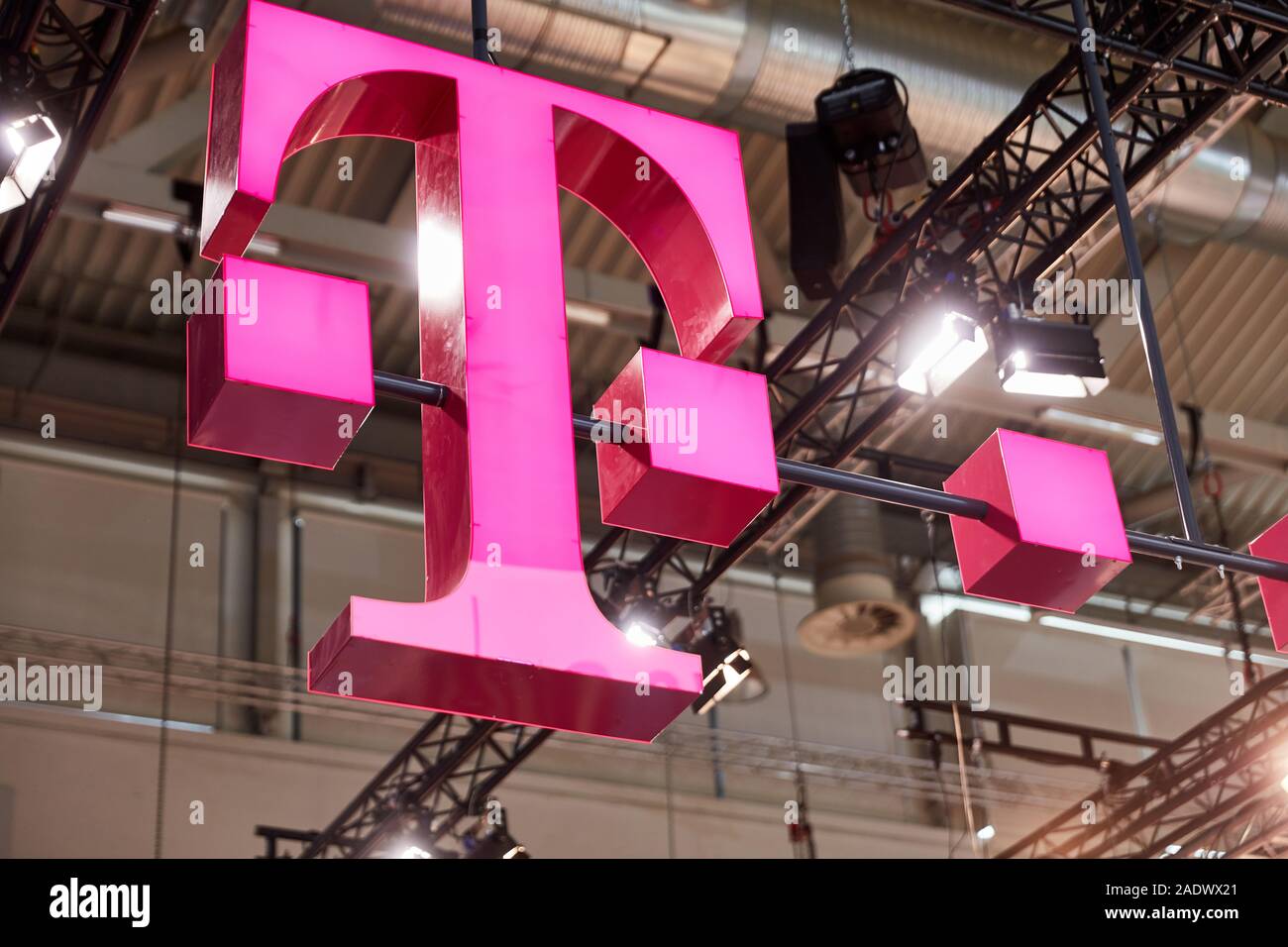 COLOGNE, septembre 2019 : Logo de Deutsche Telekom au Salon dmexco trade trade fair Banque D'Images