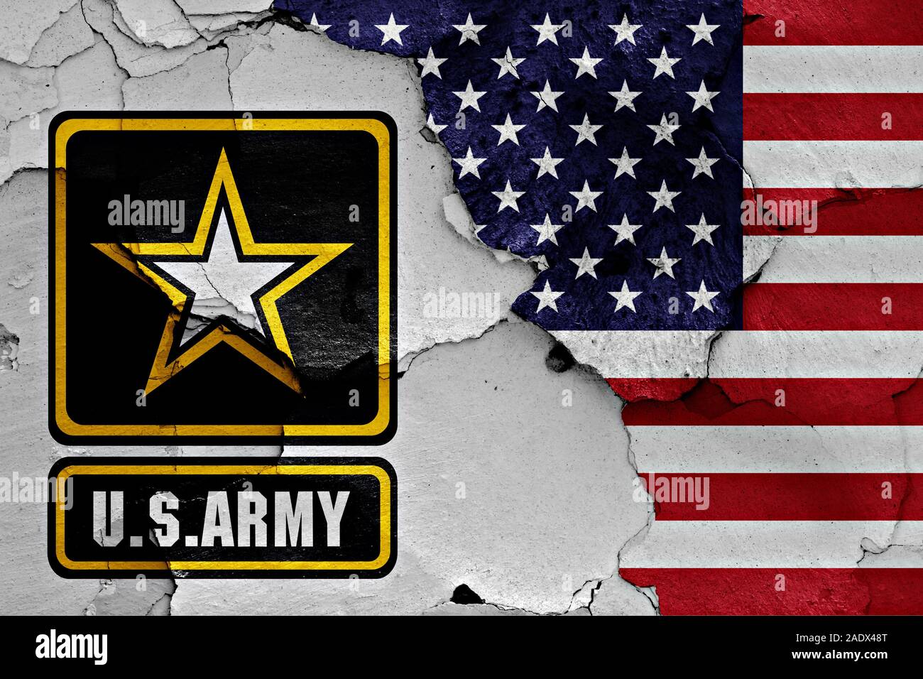 Drapeaux de l'armée des États-Unis et USA peint sur mur fissuré Banque D'Images