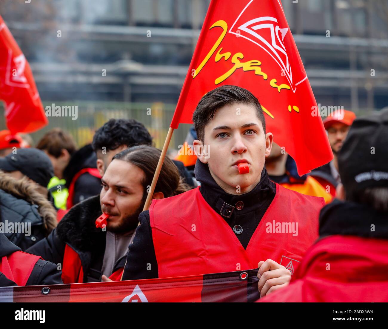 03.12.2019, Duisburg, Ruhr, Rhénanie du Nord-Westphalie, Allemagne - Des milliers de travailleurs de l'acier ThyssenKrupp Steel à manifester contre l'austérité Banque D'Images