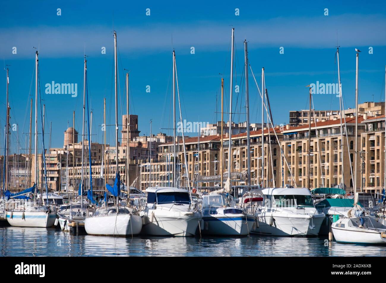 Bateaux à voile au Vieux Port Vieux port de Marseille, France, Europe Banque D'Images
