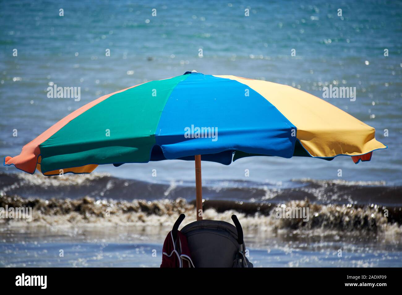 Ombrage parapluie poussette landau sur Cocoa beach floride usa Banque D'Images