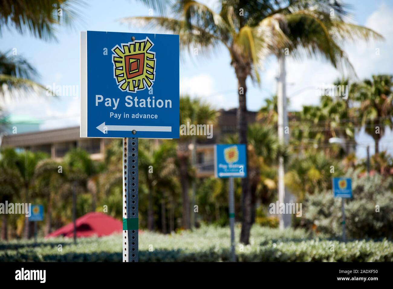 Poste de paiement panneaux de stationnement à Cocoa beach floride usa Banque D'Images