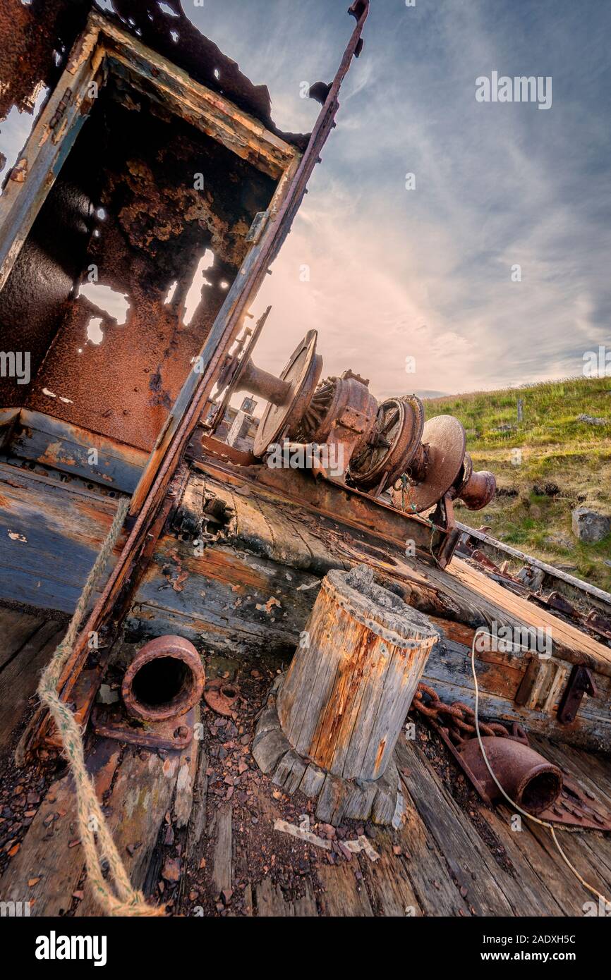 Ancien bateau de pêche, l'île de Flatey, Westfjords, Islande Banque D'Images