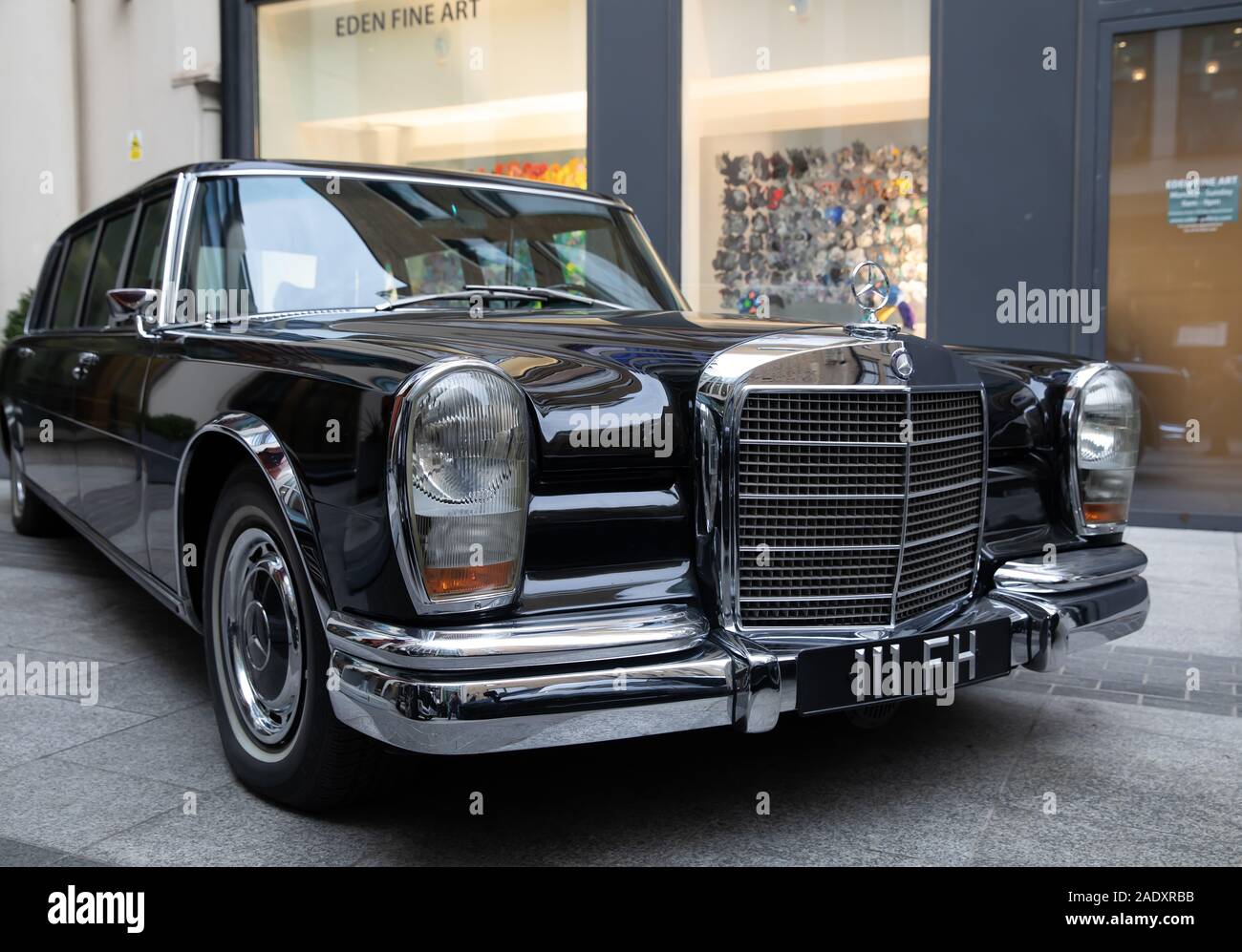 Londres, Royaume-Uni. 5 déc, 2019. Un photocall a eu lieu à Bonhams New Bond Street pour leurs belles Collectors Motor car la vente. 1965 Mercedes-Benz 600 Pullman Saloon. Estimé à 300 000 € 500 000 £. La vente de 35 voitures de collection anciennes et modernes a lieu le samedi 7 décembre à 14h30. Credit : Keith Larby/Alamy Live News Banque D'Images