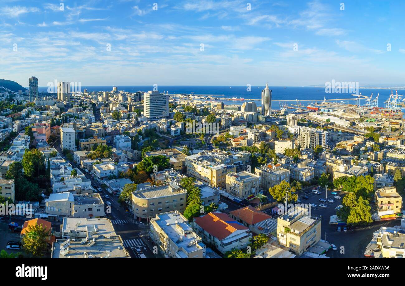 Haïfa, Israël - 30 novembre 2019 : vue sur le quartier Hadar HaCarmel, le centre-ville et du port, à Haïfa, Israël Banque D'Images