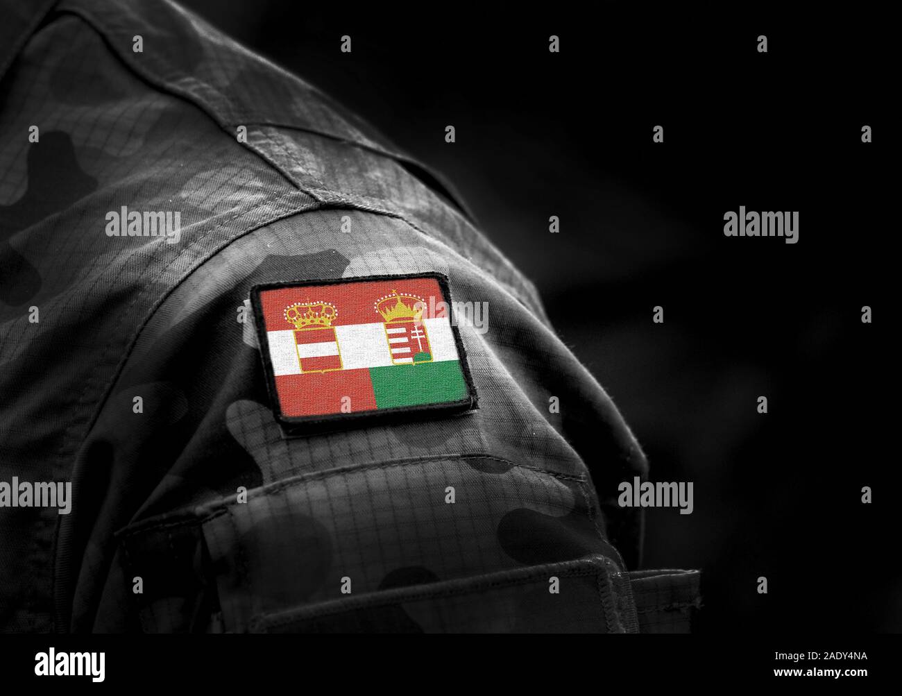 Drapeau de l'Autriche-Hongrie et l'Empire austro-hongrois (1867-1918) sur l'uniforme militaire. Armée, soldats. Collage. Banque D'Images