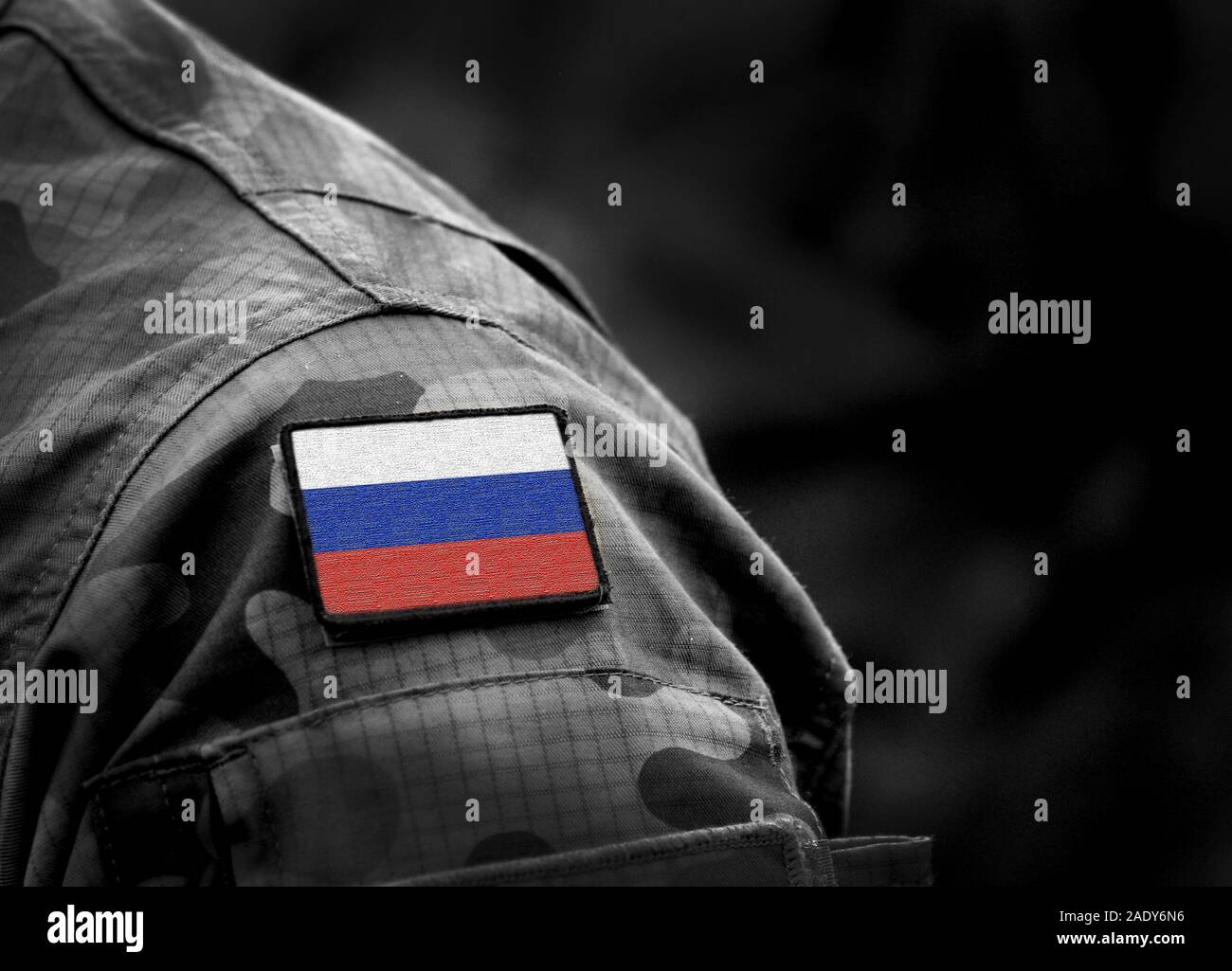Drapeau de la Russie sur l'uniforme militaire. Les troupes de l'armée, soldats,. Collage. Banque D'Images