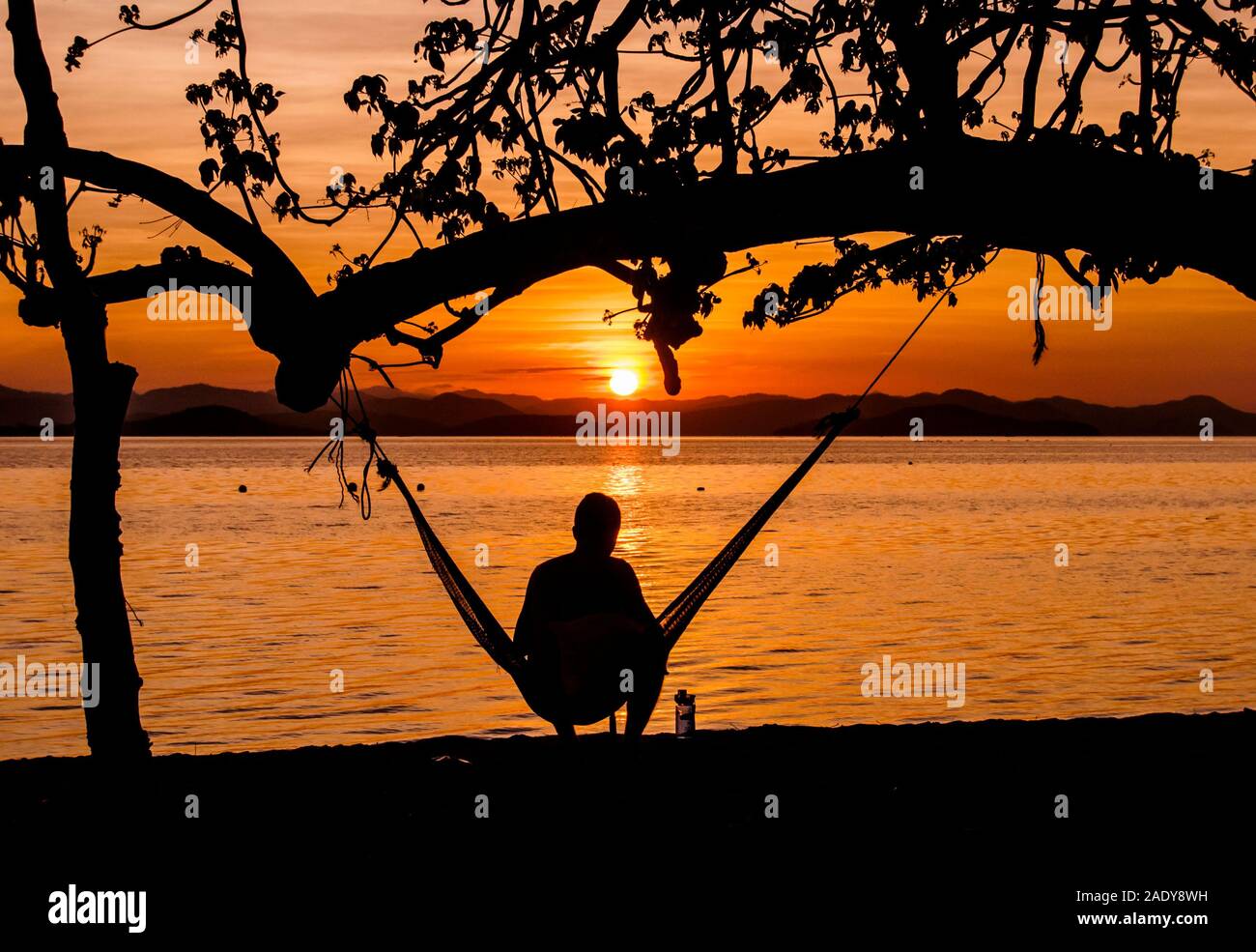 Le meilleur se trouve sur la côte de hamac et d'un beau lever de soleil montres Banque D'Images