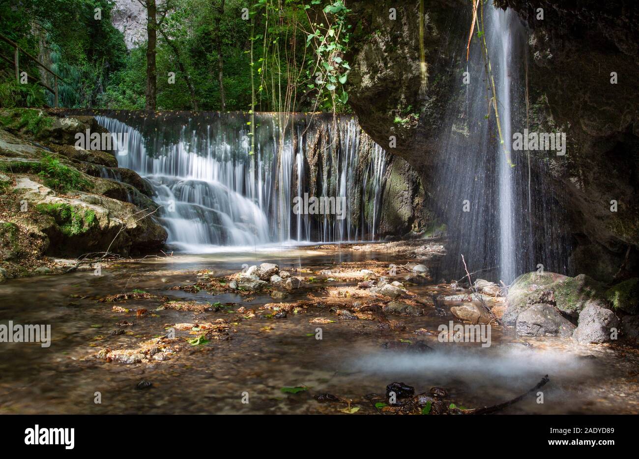 Cascades à la Valle delle Ferriere National Park, province de Salerne, Amalfi Banque D'Images