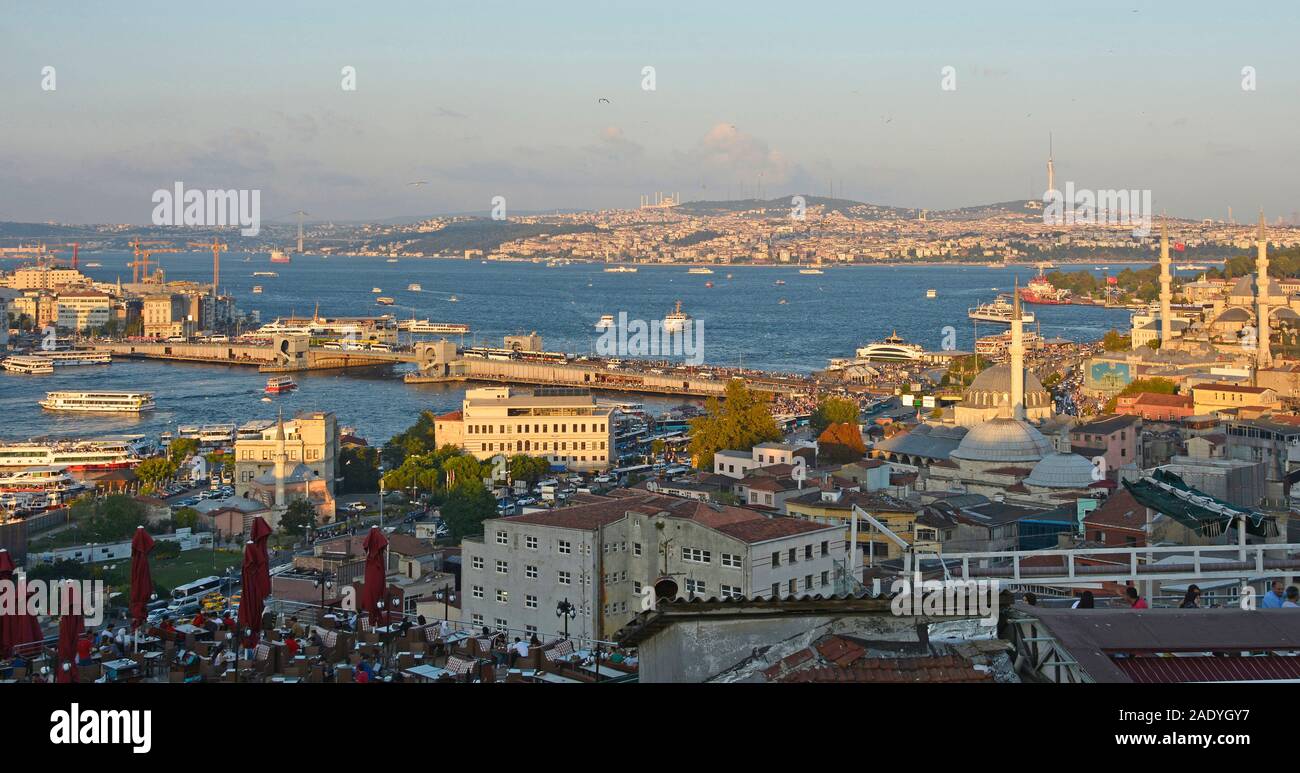 Istanbul, Turquie - 7 septembre 2019. Un panorama d'Istanbul prises à partir de la proximité de Mosquée de Suleymaniye à Eminonu, Fatih. Il montre la vue sur le B Banque D'Images
