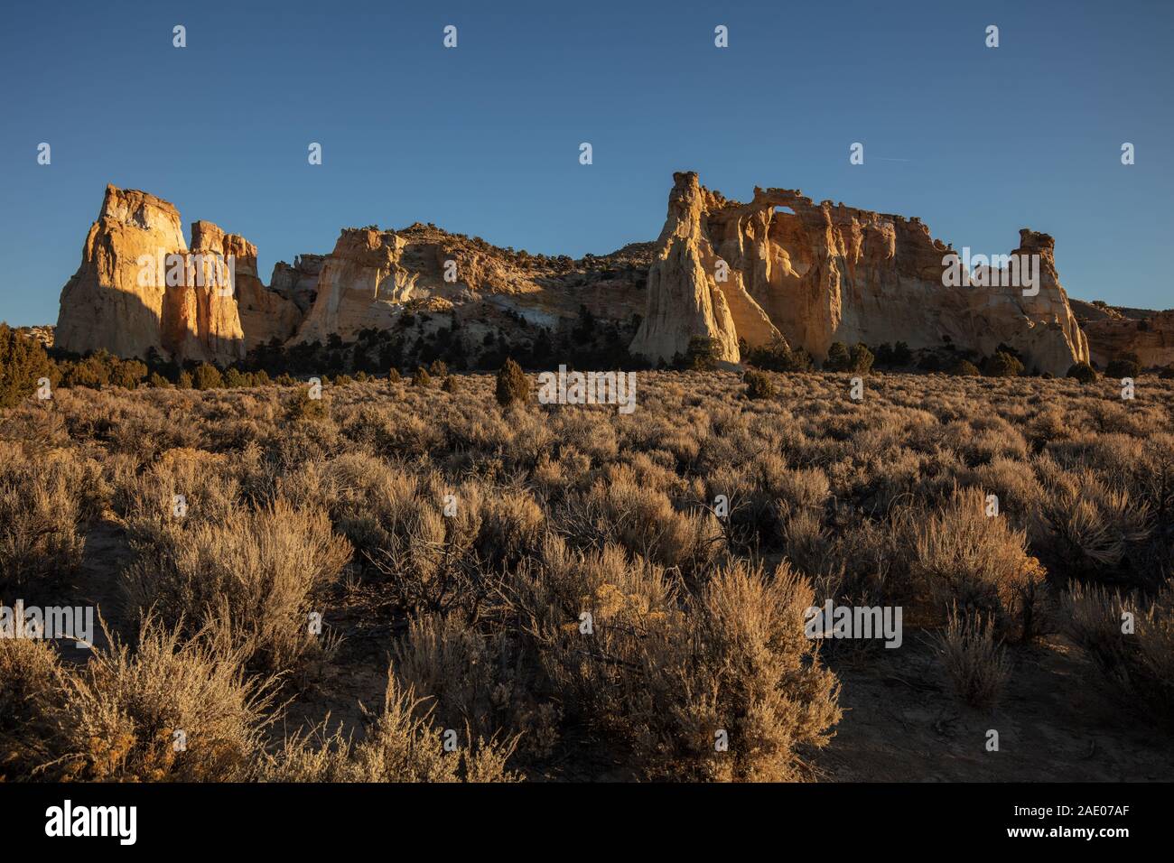 Grosvenor Arch au lever du soleil en Grand Staircase Escalante National Monument Utah Banque D'Images