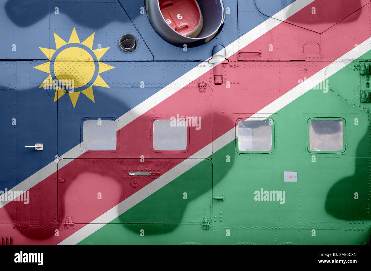 Drapeau Namibie représentés sur la partie latérale de l'hélicoptère blindé militaire close up. Des avions des forces de l'armée de l'arrière-plan conceptuel Banque D'Images