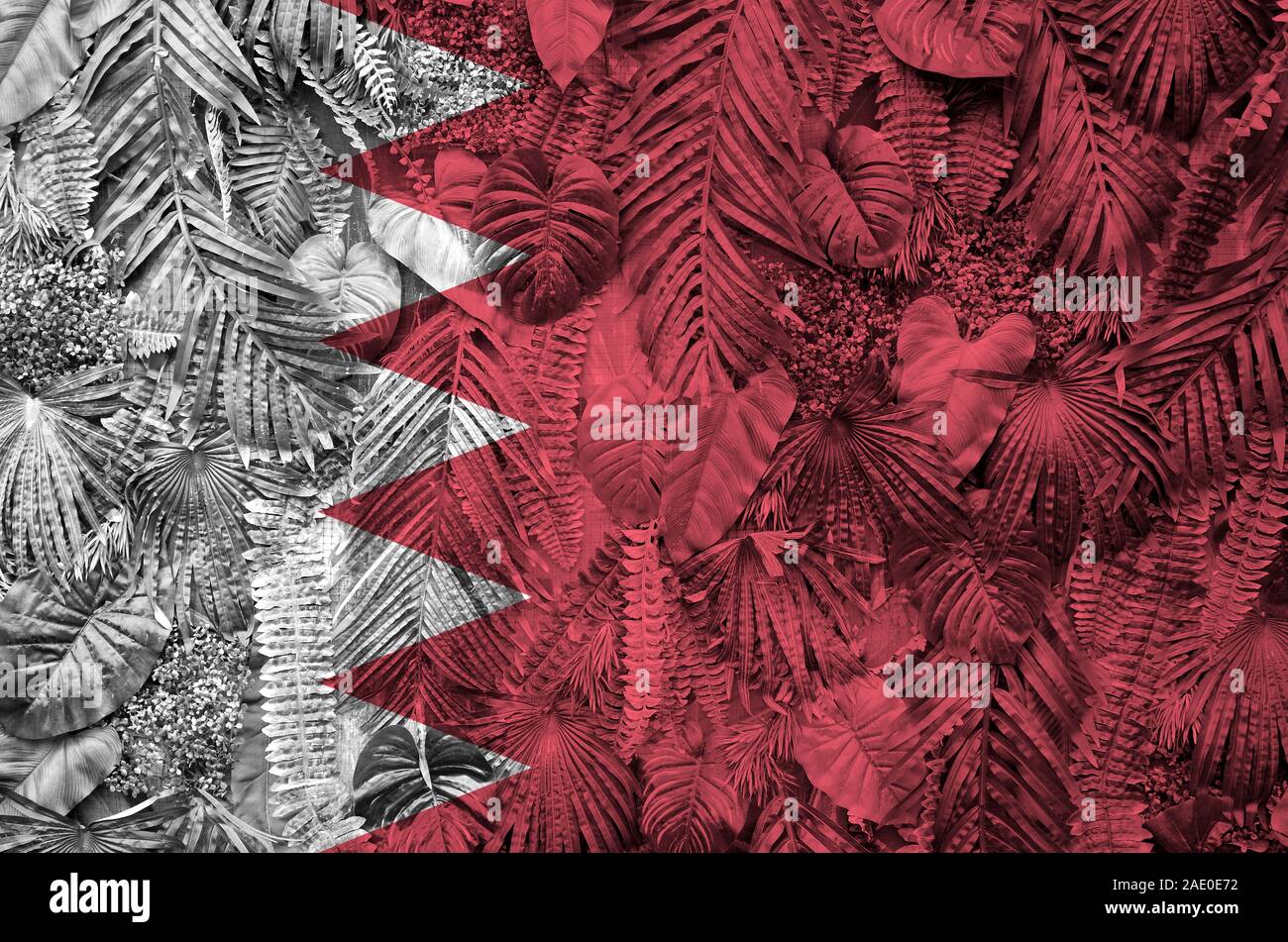 Drapeau Bahreïn représenté sur de nombreuses feuilles de monstera palmiers. L'arrière-plan à la mode à la mode Banque D'Images