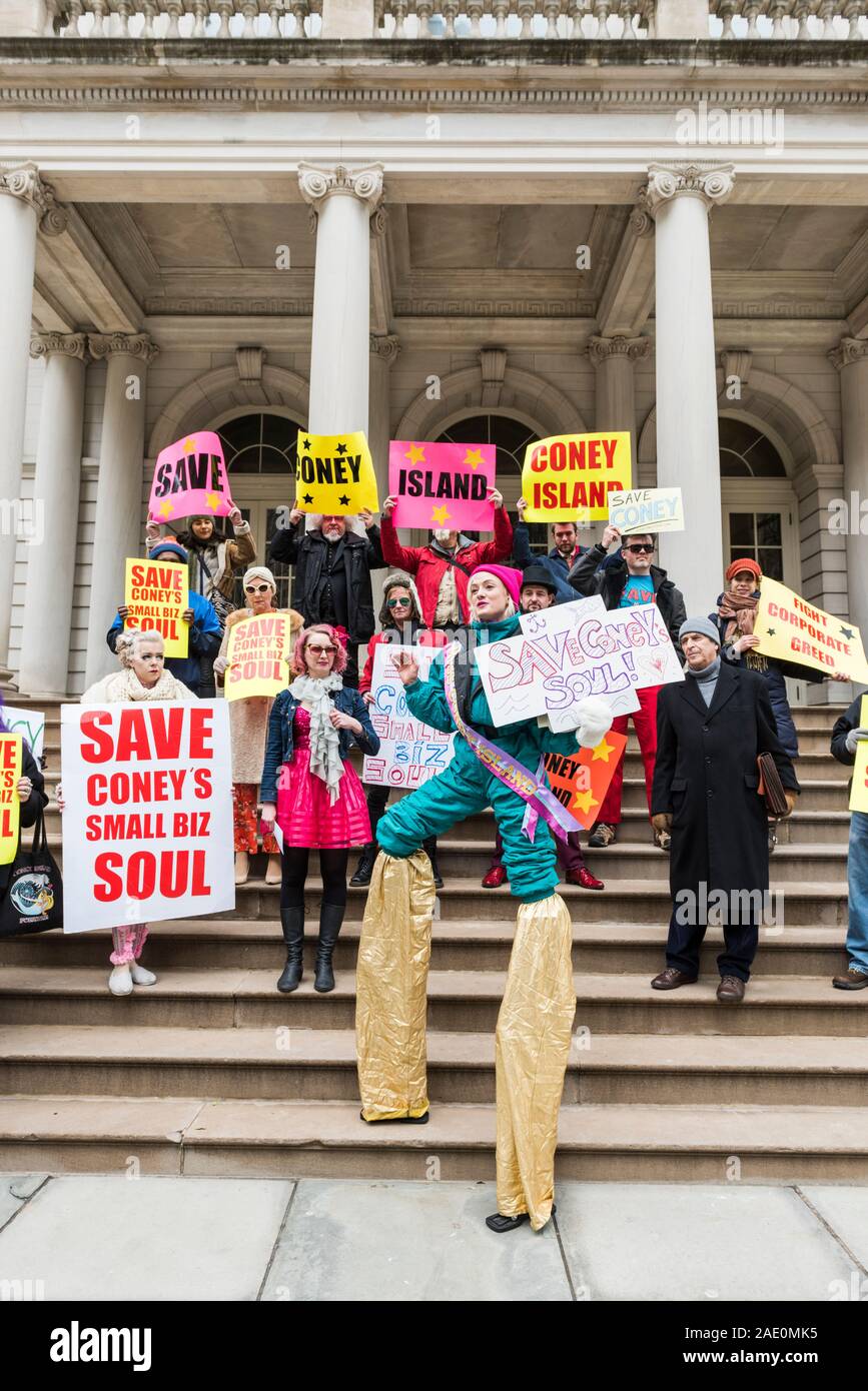 New YorkCity, New York - 05 décembre 2019 : manifestation pour sauver les petites entreprises de Coney Island, à quelques pas de l'Hôtel de Ville Banque D'Images