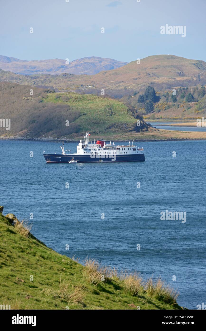 HEBRIDEAN PRINCESS à l'ancre au large de ARDFERN, LOCH CRAIGNISH, Ecosse Banque D'Images