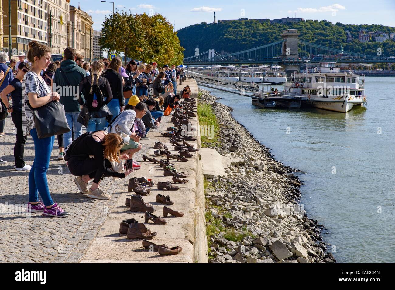 Chaussures sur la rive du Danube, un mémorial pour les juifs tués pendant la Seconde Guerre mondiale, à Budapest, Hongrie Banque D'Images