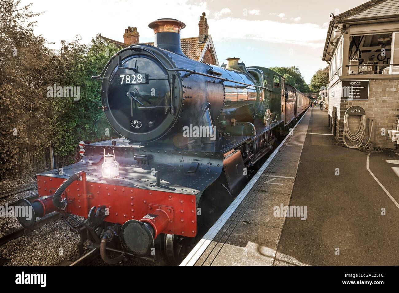 West Somerset Railway traverse North Somerset. Organisé par le personnel et des bénévoles, des passionnés et communters porte à tavellers le Canal de Bristol Banque D'Images