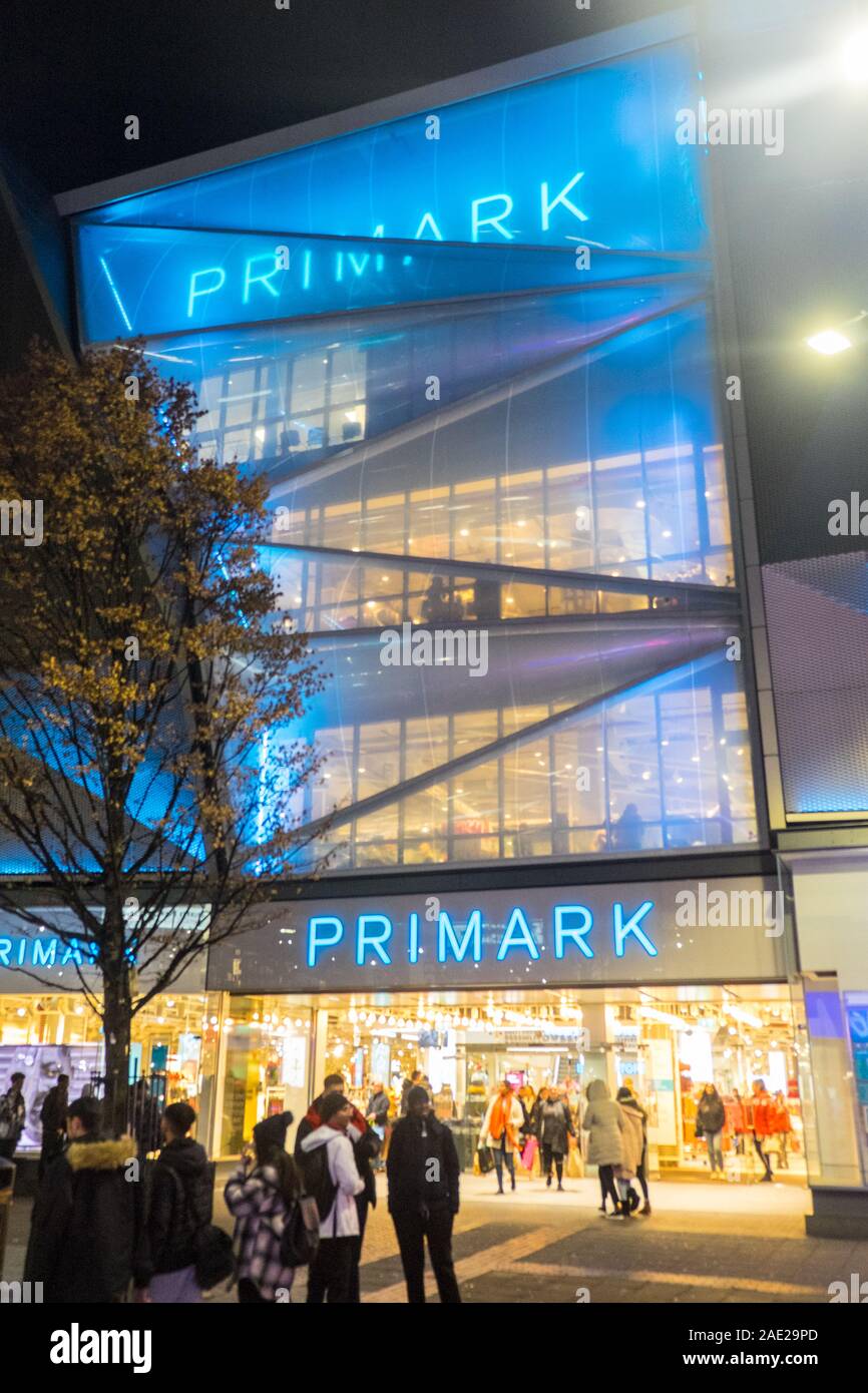 Primark,achats,sortie,vente,store,magasin,en,a,la,Ville,centre,de,Birmingham West Midlands, Angleterre,Midlands,English,GB,Bretagne,la,UK Banque D'Images