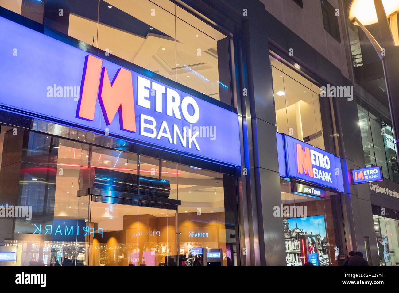 Metro Bank,finance,voyage,privé,en,Ville,Center,de,Birmingham, West Midlands, Angleterre,Midlands,English,GB,Bretagne,la,UK Banque D'Images