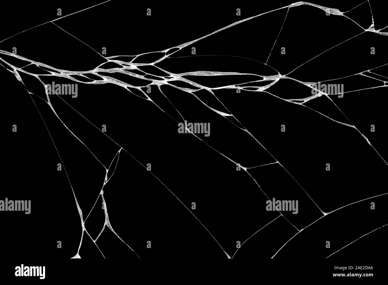 Art de rides et des fissures de verre causés par smashing et relevant les bosses. isolé sur fond noir Banque D'Images