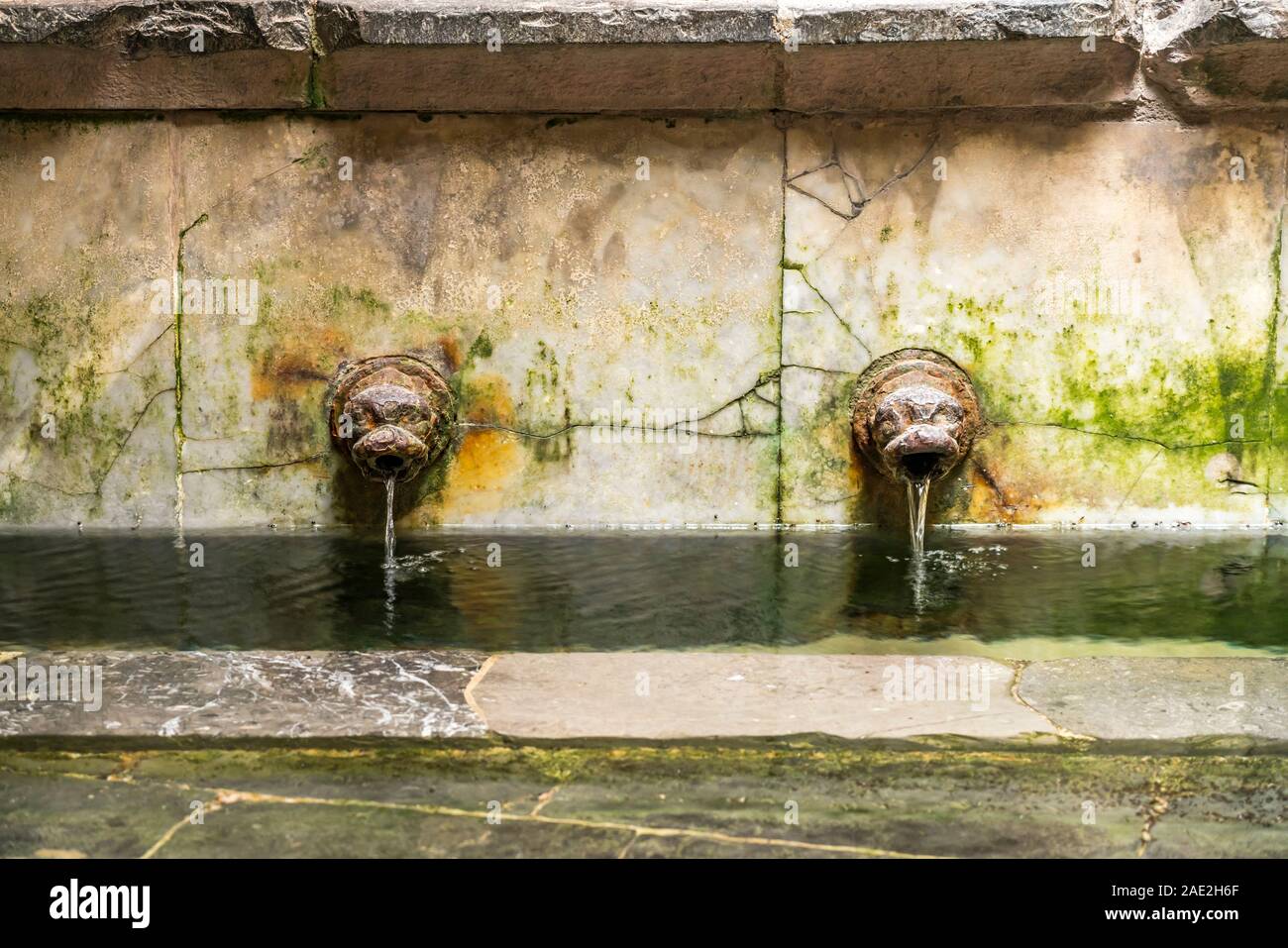 Der mittelalterliche Villa Georgia Waschplatz medievale de Cefalù, Sicile, Italie, Europa | Villa Georgia lavage médiévale medievale, Cefalù, Sicile, Italie, Banque D'Images