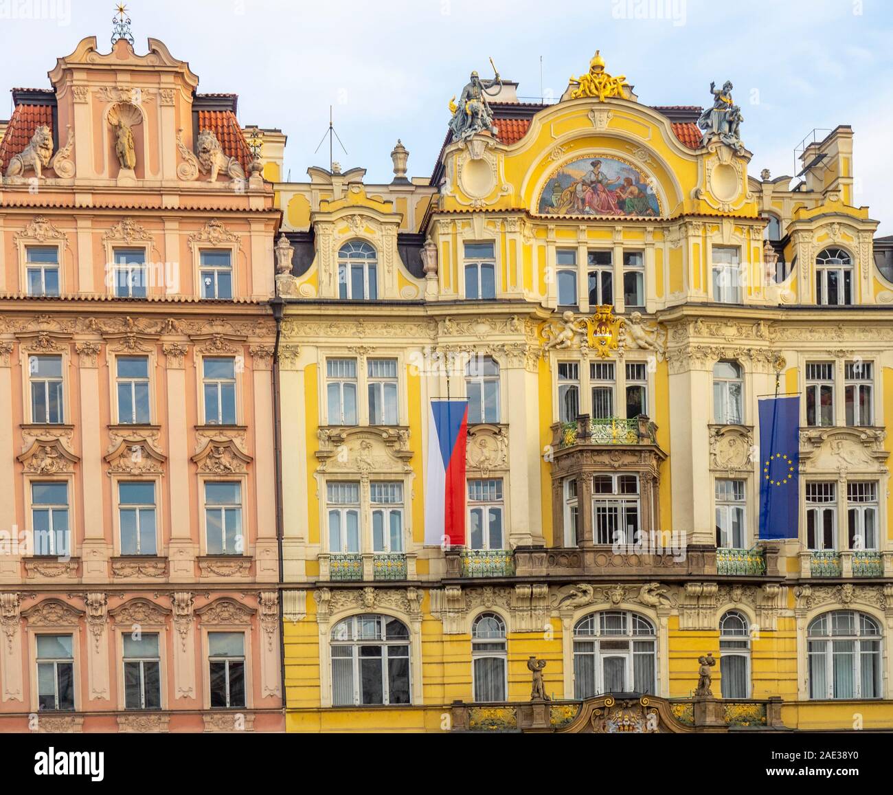 Façade de l'ancienne compagnie d'assurance de la ville de Prague maintenant Ministère du développement régional à la place de la vieille ville Staré Město Prague Praha République Tchèque. Banque D'Images