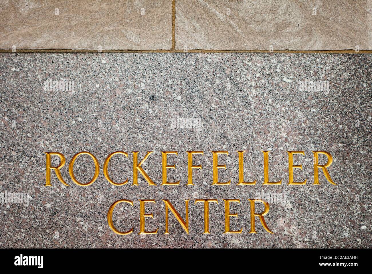 La VILLE DE NEW YORK, USA - 14 avril 2011 : à partir de la signalisation le centre Rockefeller, NEW YORK, USA. Banque D'Images