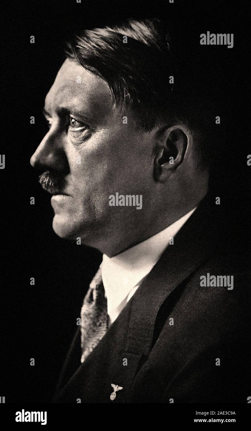 Adolf Hitler (1889 - 30 avril 1945) était un homme politique allemand et leader du parti nazi, chancelier de l'Allemagne en 1933, et en tant que Führer en 1934. Banque D'Images