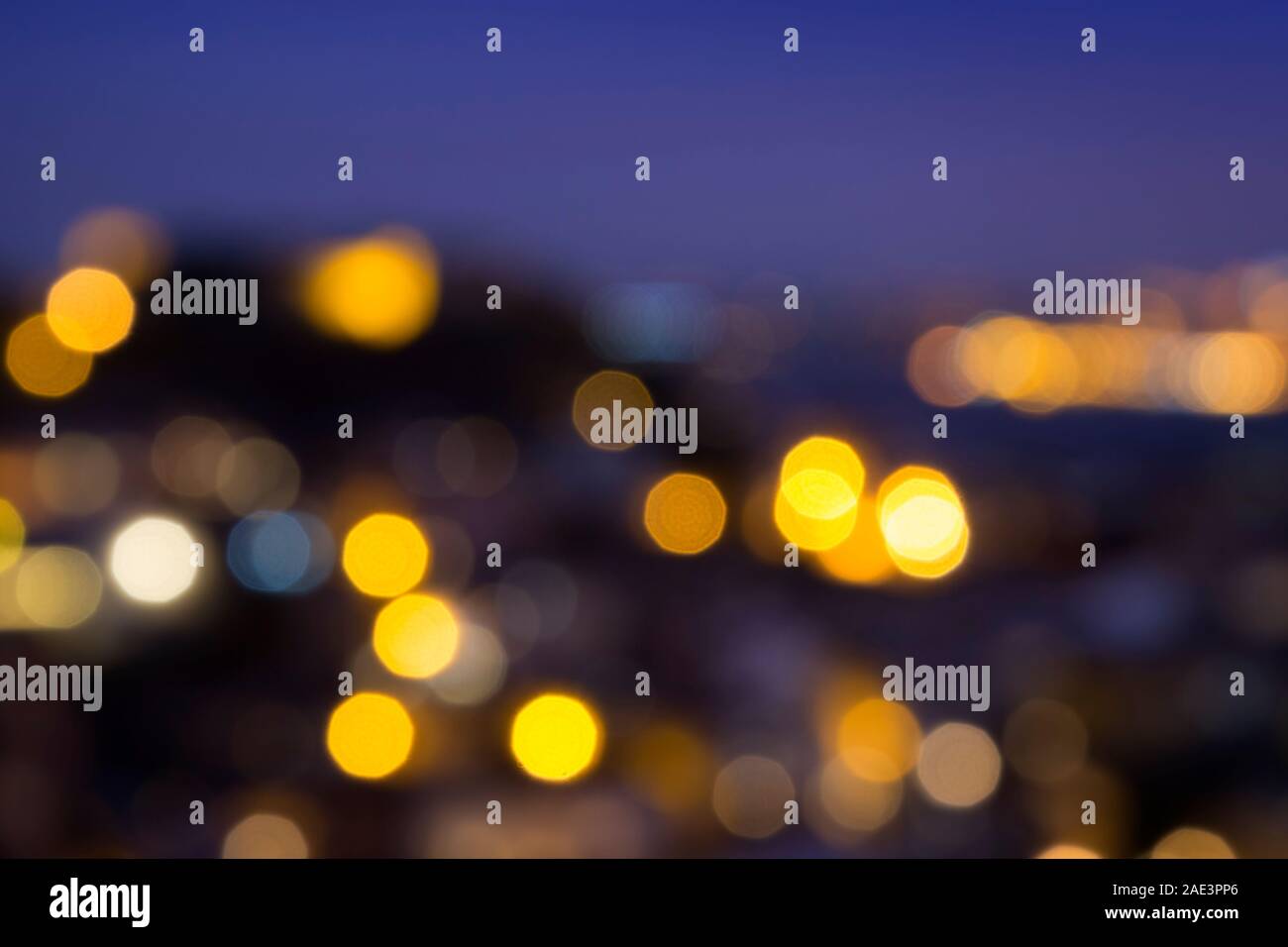 Bokeh flou city lights, résumé de scène de nuit. La haute résolution full frame background. Banque D'Images