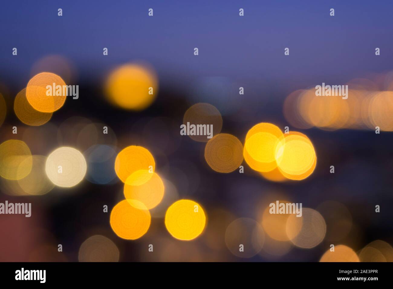 Bokeh flou city lights, résumé de scène de nuit. La haute résolution full frame background. Banque D'Images