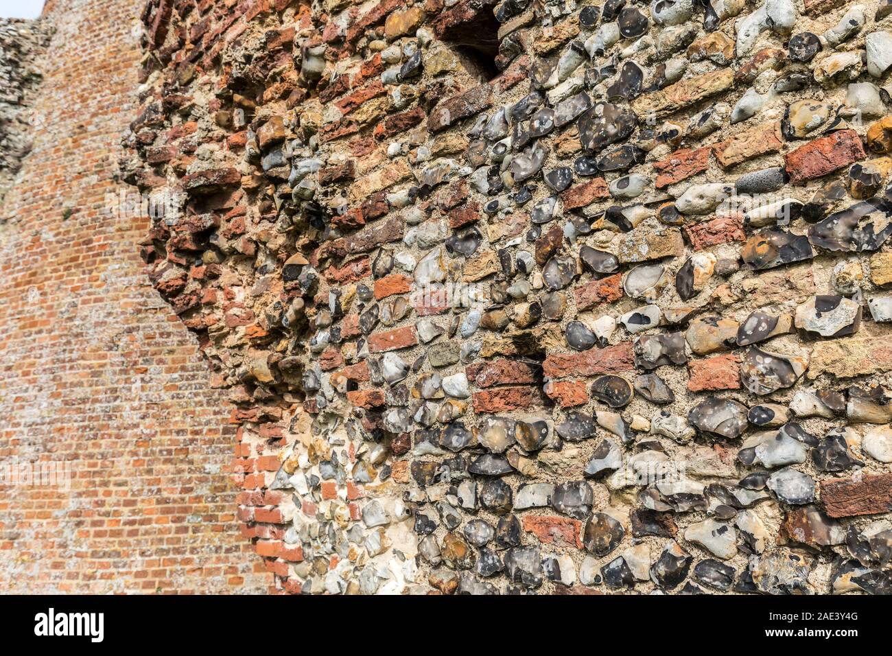 Le silex et la brique utilisée pour construire l'intérieur de moulin St Benet's Abbey, Norfolk Broads, England, UK Banque D'Images