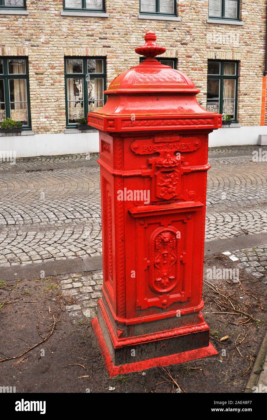 Old Post Box à Bruges, Belgique Banque D'Images