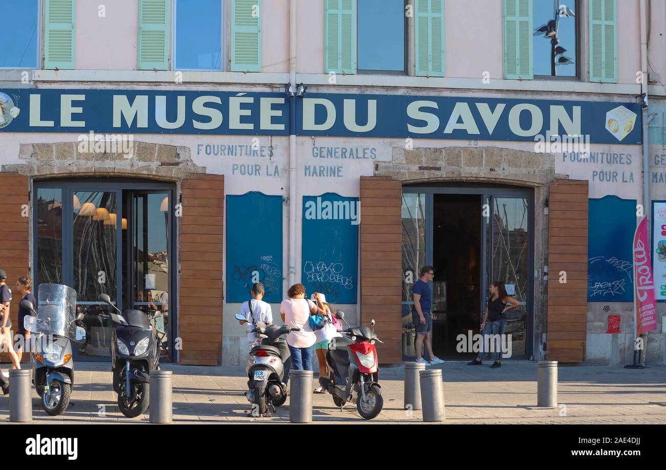 L'entrée du musée du savon de Marseille -produit essentiel de la culture  provençale . Il trouve en quart de vieux port de Marseille Photo Stock -  Alamy
