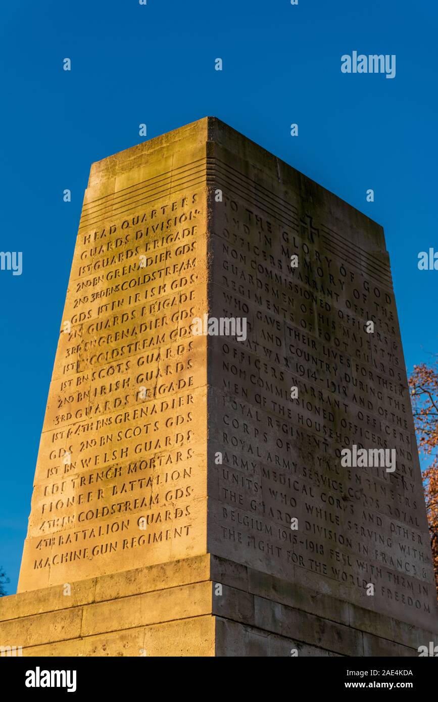 Les gardiens de la mémoire ou de la Division de gardes War Memorial sur Horse Guards Road le centre de Londres. Conçu par H. Chalton Bradshaw 1926. Catégorie que j'ai énuméré. Banque D'Images