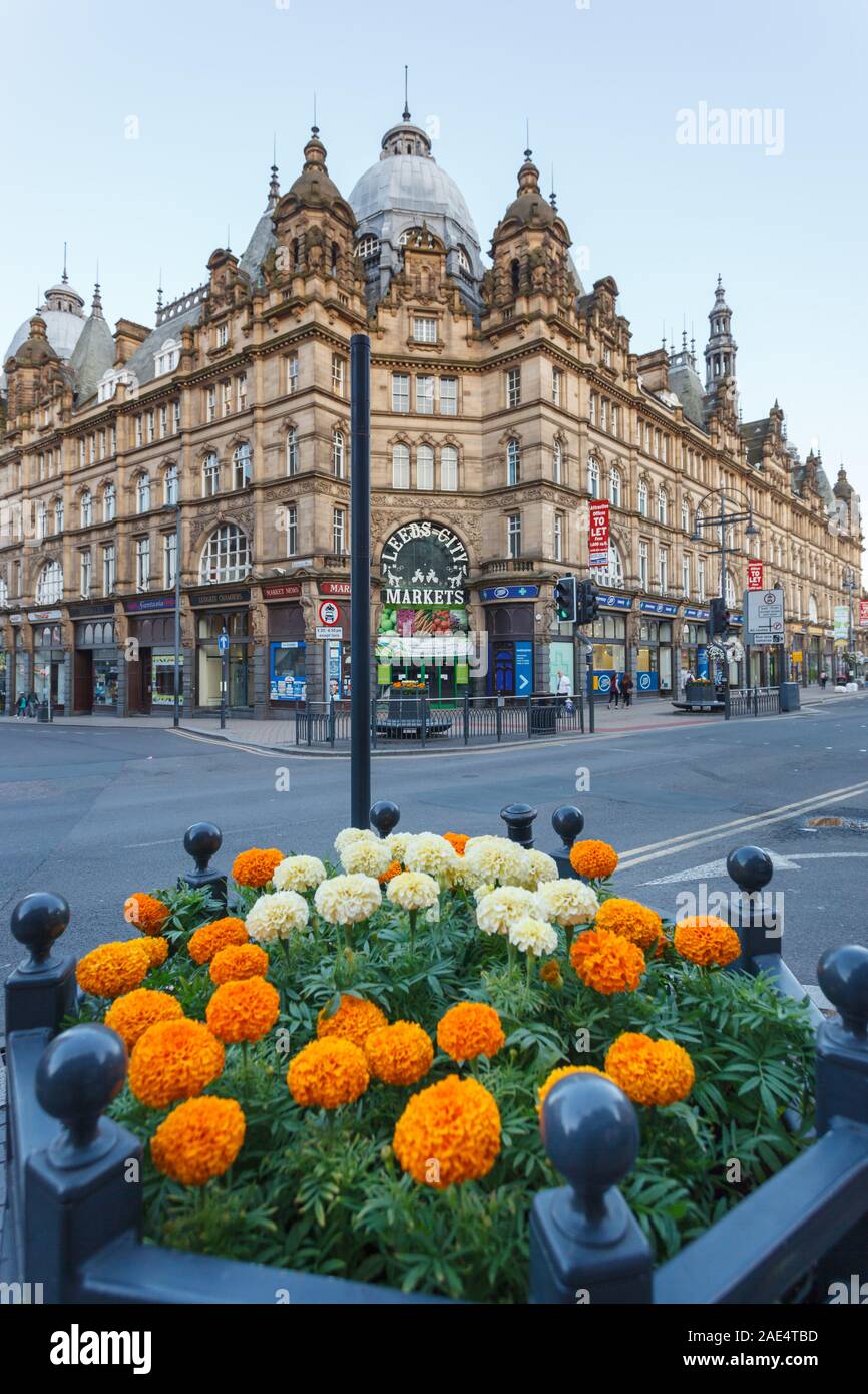 LEEDS, ANGLETERRE -AUG 06,2014:entrée aux marchés de Kirkgate, un édifice intérieur de marché dans le centre-ville de Leeds. Banque D'Images