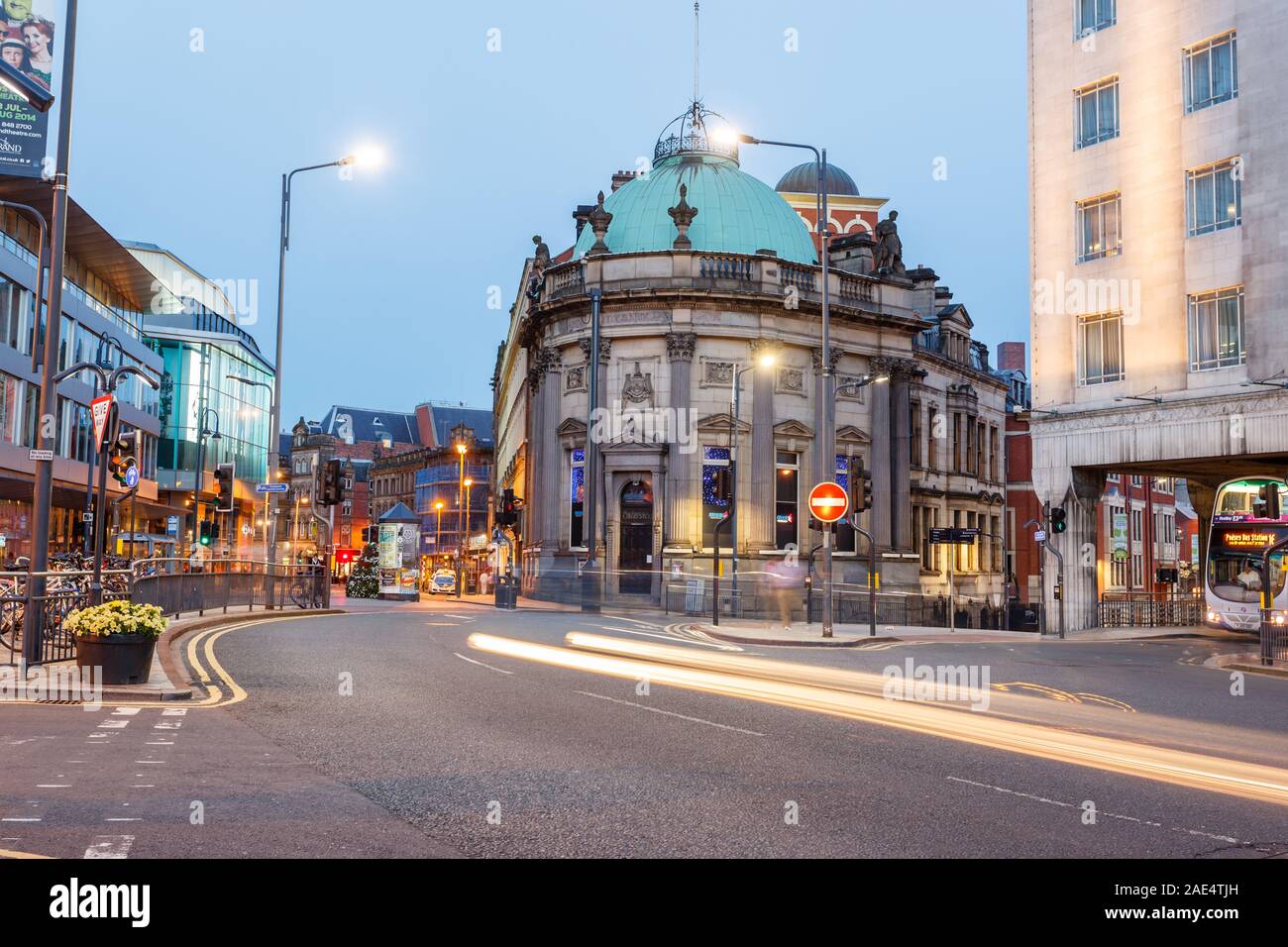 LEEDS, Angleterre-AUG 06,2014 : Bishopsgate Street dans la ville de Leeds comprennent des restaurants, boutiques et bien d'autres. Banque D'Images