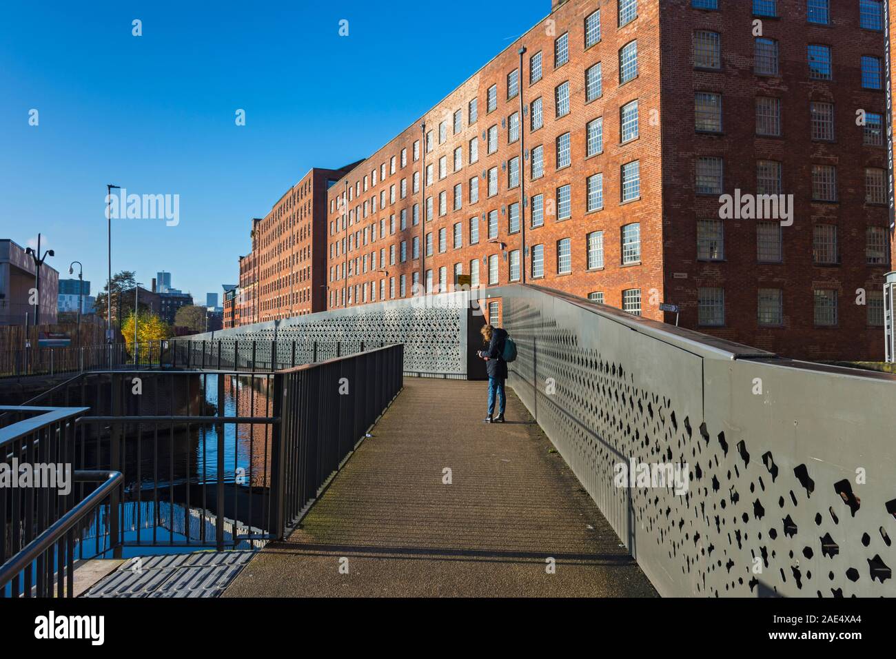 Trois cours passerelle sur la p16, champ de coton Park, New Islington, 4Rs Salford-manchester, Manchester, Angleterre, RU Banque D'Images