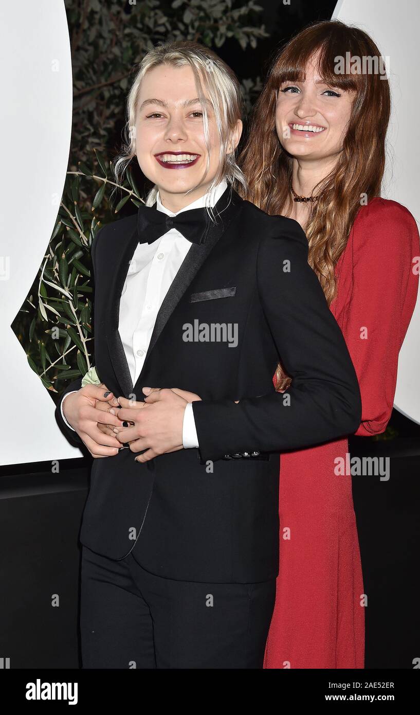 WEST HOLLYWOOD, CA - 05 DÉCEMBRE : Phoebe intermédiaires (L) et assister à l'invité 2019 GQ Hommes de l'année célébration à la West Hollywood EDITION le 05 décembre 2019 à West Hollywood, Californie. Banque D'Images