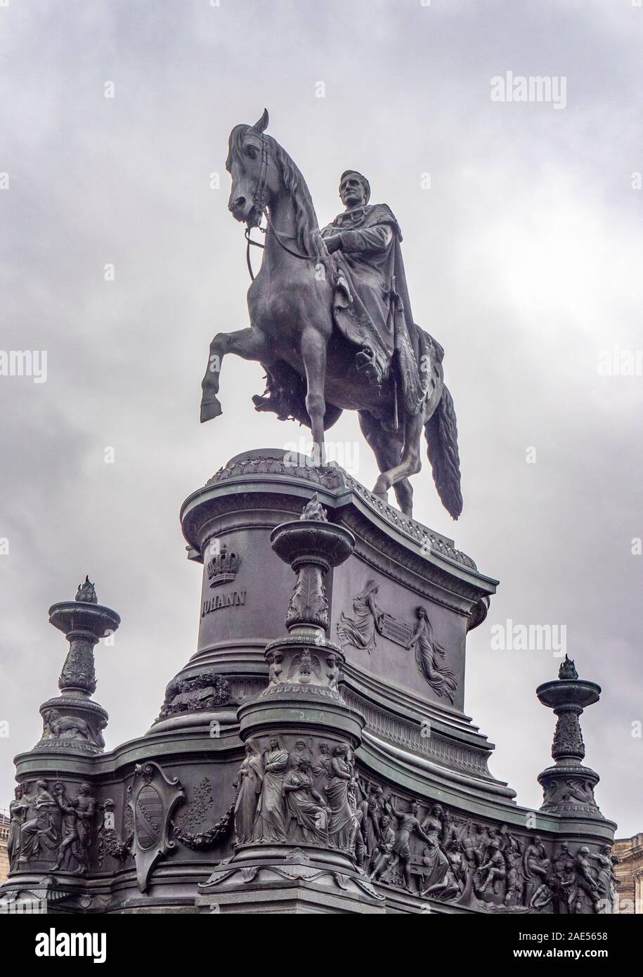Jean de Saxe Monument sculpture équestre Roi Johann sur un cheval en Allemagne Saxe Dresde Theaterplatz. Banque D'Images